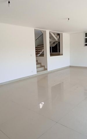 Casa de condomínio à venda com 488m², 4 quartos e 5 vagas Casa de condomínio à venda com 488m², 4 quartos e 5 vagasSalão de festas