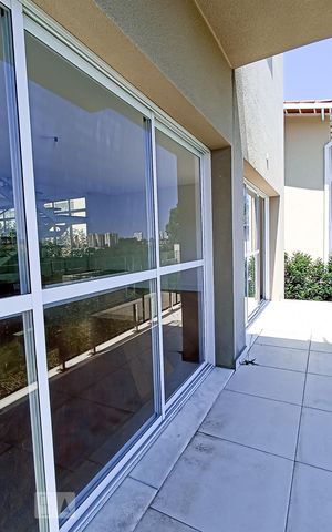 Casa de condomínio à venda com 488m², 4 quartos e 5 vagas Casa de condomínio à venda com 488m², 4 quartos e 5 vagasVaranda sala