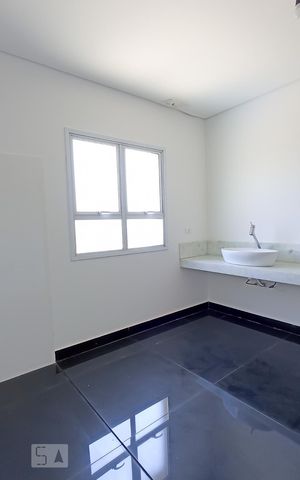 Casa de condomínio à venda com 488m², 4 quartos e 5 vagas Casa de condomínio à venda com 488m², 4 quartos e 5 vagasBanheiro suíte master