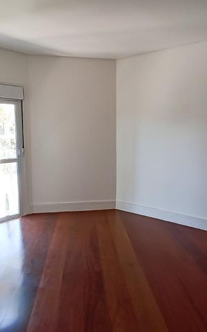 Casa de condomínio à venda com 488m², 4 quartos e 5 vagas Casa de condomínio à venda com 488m², 4 quartos e 5 vagasSuíte