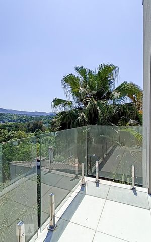 Casa de condomínio à venda com 488m², 4 quartos e 5 vagas Casa de condomínio à venda com 488m², 4 quartos e 5 vagasVaranda suíte master