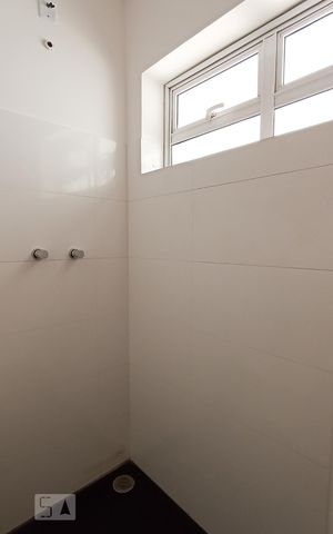 Casa de condomínio à venda com 488m², 4 quartos e 5 vagas Casa de condomínio à venda com 488m², 4 quartos e 5 vagasBanheiro suíte