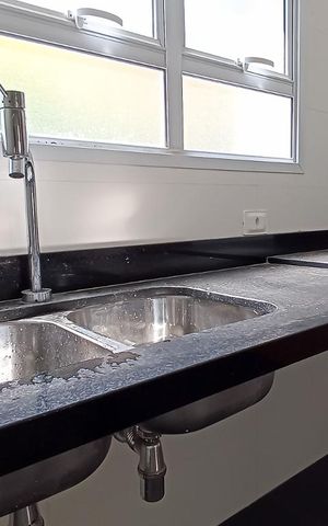 Casa de condomínio à venda com 488m², 4 quartos e 5 vagas Casa de condomínio à venda com 488m², 4 quartos e 5 vagasDetalhe cozinha - Pia