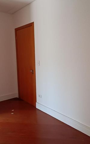 Casa de condomínio à venda com 488m², 4 quartos e 5 vagas Casa de condomínio à venda com 488m², 4 quartos e 5 vagasCloset suíte master