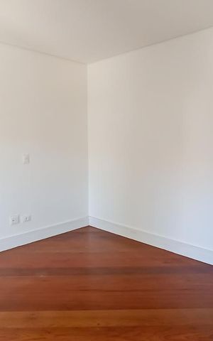 Casa de condomínio à venda com 488m², 4 quartos e 5 vagas Casa de condomínio à venda com 488m², 4 quartos e 5 vagasSuíte