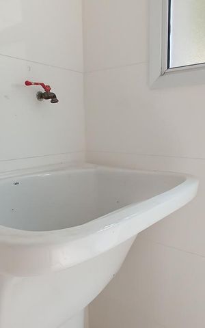 Casa de condomínio à venda com 488m², 4 quartos e 5 vagas Casa de condomínio à venda com 488m², 4 quartos e 5 vagasDetalhe área de serviço - Tanque