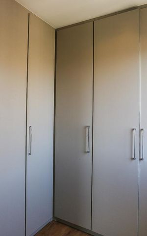 Apartamento à venda com 130m², 2 quartos e 3 vagas Apartamento à venda com 130m², 2 quartos e 3 vagasCloset Suite 1