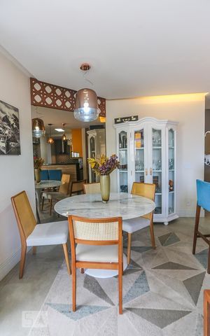 Apartamento à venda com 130m², 2 quartos e 3 vagas Apartamento à venda com 130m², 2 quartos e 3 vagasSala de Estar