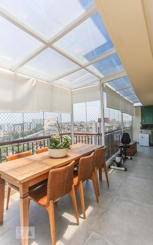 Apartamento à venda com 130m², 2 quartos e 3 vagas Apartamento à venda com 130m², 2 quartos e 3 vagasVaranda Gourmet