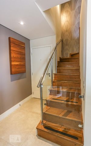 Apartamento à venda com 130m², 2 quartos e 3 vagas Apartamento à venda com 130m², 2 quartos e 3 vagasEscadas