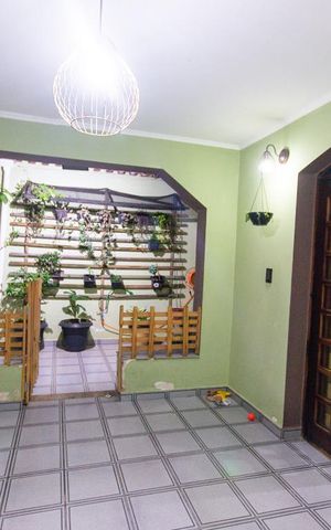Casa à venda com 211m², 3 quartos e 3 vagas Casa à venda com 211m², 3 quartos e 3 vagasQuintal