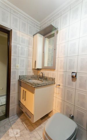 Casa à venda com 211m², 3 quartos e 3 vagas Casa à venda com 211m², 3 quartos e 3 vagasBanheiro da Suíte 1