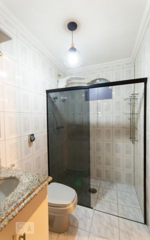 Casa à venda com 211m², 3 quartos e 3 vagas Casa à venda com 211m², 3 quartos e 3 vagasBanheiro da Suíte 1