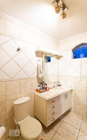 Casa à venda com 211m², 3 quartos e 3 vagas Casa à venda com 211m², 3 quartos e 3 vagasBanheiro da Suíte 2