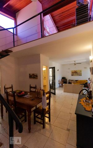 Casa à venda com 170m², 3 quartos e 3 vagas Casa à venda com 170m², 3 quartos e 3 vagasSalas