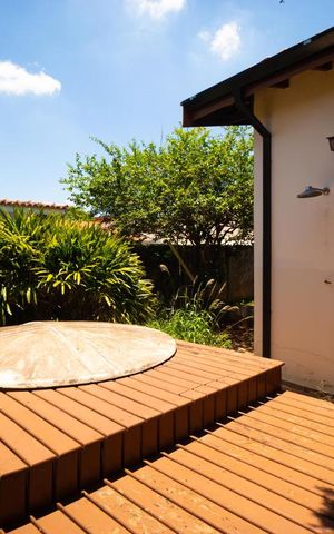 Casa à venda com 170m², 3 quartos e 3 vagas Casa à venda com 170m², 3 quartos e 3 vagasHidromassagem