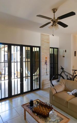 Casa à venda com 170m², 3 quartos e 3 vagas Casa à venda com 170m², 3 quartos e 3 vagasSalas