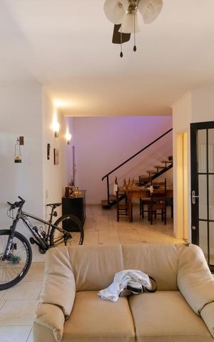 Casa à venda com 170m², 3 quartos e 3 vagas Casa à venda com 170m², 3 quartos e 3 vagasSalas