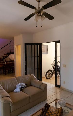 Casa à venda com 170m², 3 quartos e 3 vagas Casa à venda com 170m², 3 quartos e 3 vagasSalas
