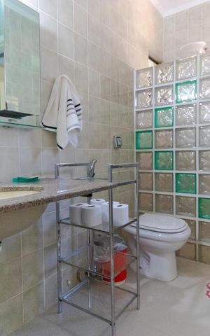 Casa à venda com 170m², 3 quartos e 3 vagas Casa à venda com 170m², 3 quartos e 3 vagasBanheiro