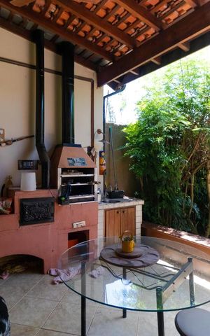 Casa à venda com 170m², 3 quartos e 3 vagas Casa à venda com 170m², 3 quartos e 3 vagasÁrea Gourmet