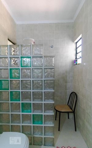 Casa à venda com 170m², 3 quartos e 3 vagas Casa à venda com 170m², 3 quartos e 3 vagasBanheiro