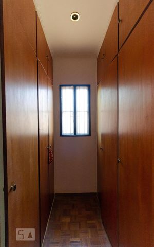 Casa à venda com 170m², 3 quartos e 3 vagas Casa à venda com 170m², 3 quartos e 3 vagasSuíte - Armário