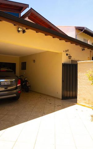 Casa à venda com 170m², 3 quartos e 3 vagas Casa à venda com 170m², 3 quartos e 3 vagasGaragem
