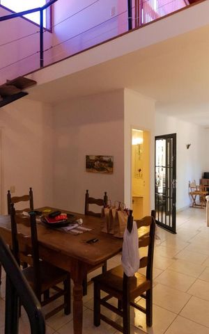 Casa à venda com 170m², 3 quartos e 3 vagas Casa à venda com 170m², 3 quartos e 3 vagasSalas