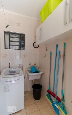 Casa à venda com 170m², 3 quartos e 3 vagas Casa à venda com 170m², 3 quartos e 3 vagasÁrea de Serviço