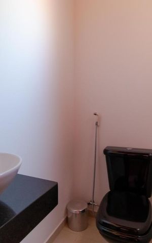 Casa à venda com 170m², 3 quartos e 3 vagas Casa à venda com 170m², 3 quartos e 3 vagasLavabo 02