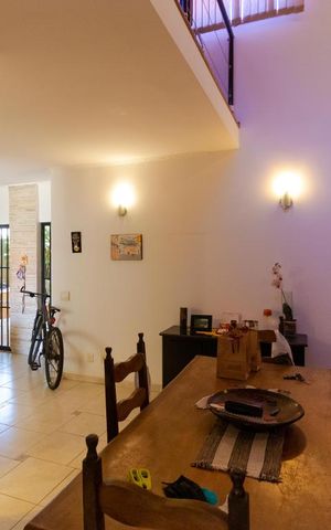 Casa à venda com 170m², 3 quartos e 3 vagas Casa à venda com 170m², 3 quartos e 3 vagasSalas