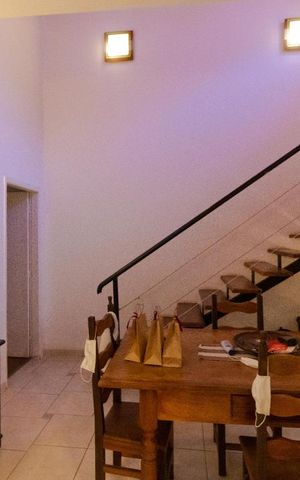 Casa à venda com 170m², 3 quartos e 3 vagas Casa à venda com 170m², 3 quartos e 3 vagasSalas