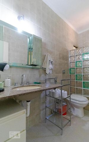 Casa à venda com 170m², 3 quartos e 3 vagas Casa à venda com 170m², 3 quartos e 3 vagasBanheiro