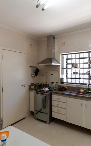 Casa à venda com 170m², 3 quartos e 3 vagas Casa à venda com 170m², 3 quartos e 3 vagasCozinha
