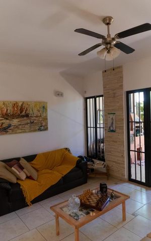 Casa à venda com 170m², 3 quartos e 3 vagas Casa à venda com 170m², 3 quartos e 3 vagasSalas