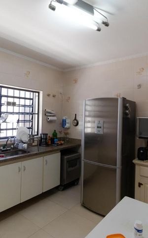 Casa à venda com 170m², 3 quartos e 3 vagas Casa à venda com 170m², 3 quartos e 3 vagasCozinha