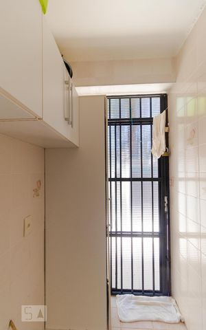 Casa à venda com 170m², 3 quartos e 3 vagas Casa à venda com 170m², 3 quartos e 3 vagasÁrea de Serviço
