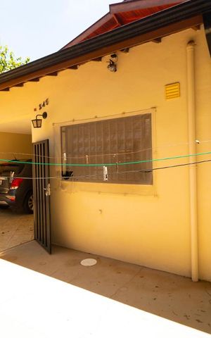 Casa à venda com 170m², 3 quartos e 3 vagas Casa à venda com 170m², 3 quartos e 3 vagasÁrea de Serviço