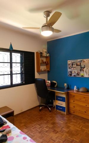 Casa à venda com 170m², 3 quartos e 3 vagas Casa à venda com 170m², 3 quartos e 3 vagasQuarto 02