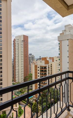 Apartamento à venda com 265m², 3 quartos e 5 vagas Apartamento à venda com 265m², 3 quartos e 5 vagasSacada da Suíte 2