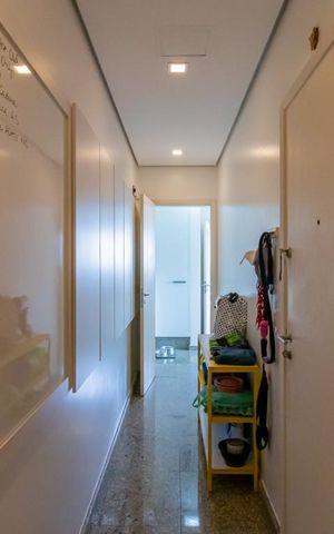 Apartamento à venda com 265m², 3 quartos e 5 vagas Apartamento à venda com 265m², 3 quartos e 5 vagasCorredor da Entrada de Serviço