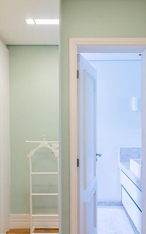 Apartamento à venda com 265m², 3 quartos e 5 vagas Apartamento à venda com 265m², 3 quartos e 5 vagasCloset da Suíte 1