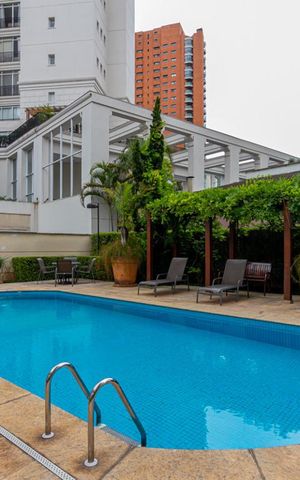 Apartamento à venda com 265m², 3 quartos e 5 vagas Apartamento à venda com 265m², 3 quartos e 5 vagasPiscina