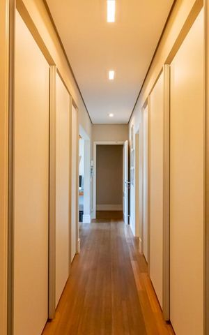 Apartamento à venda com 265m², 3 quartos e 5 vagas Apartamento à venda com 265m², 3 quartos e 5 vagasCorredor