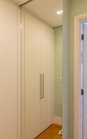 Apartamento à venda com 265m², 3 quartos e 5 vagas Apartamento à venda com 265m², 3 quartos e 5 vagasCloset da Suíte 1