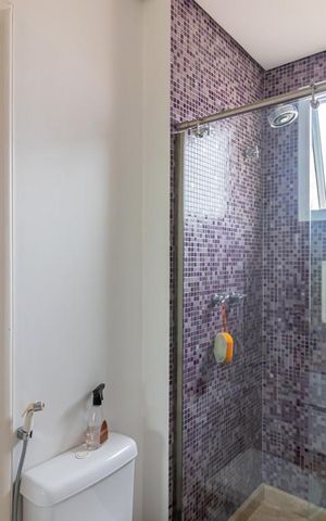 Apartamento à venda com 265m², 3 quartos e 5 vagas Apartamento à venda com 265m², 3 quartos e 5 vagasBanheiro da Suíte 1