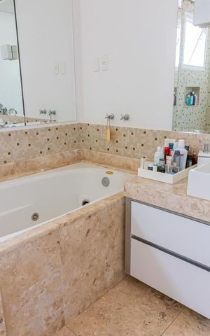 Apartamento à venda com 265m², 3 quartos e 5 vagas Apartamento à venda com 265m², 3 quartos e 5 vagasBanheiro da Suíte 2