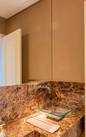 Apartamento à venda com 265m², 3 quartos e 5 vagas Apartamento à venda com 265m², 3 quartos e 5 vagasLavabo