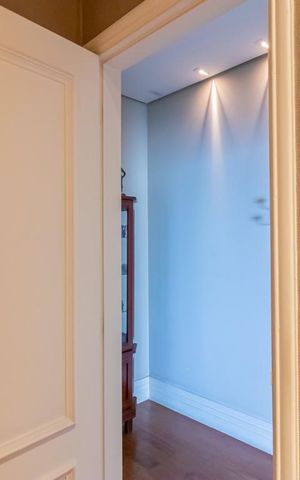 Apartamento à venda com 265m², 3 quartos e 5 vagas Apartamento à venda com 265m², 3 quartos e 5 vagasLavabo